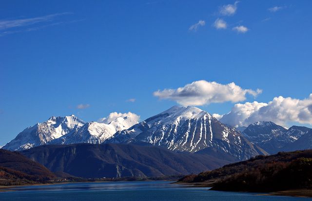 il Gran Sasso dal bellissimo lago di Campotosto