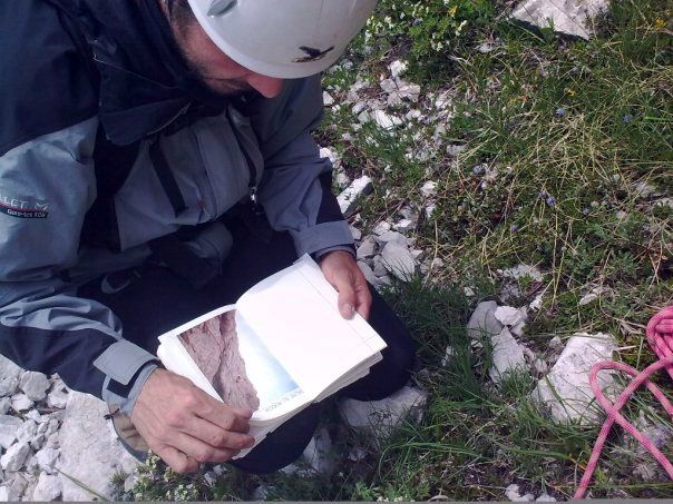 teniamo sempre una relazione o una guida a portata di mano