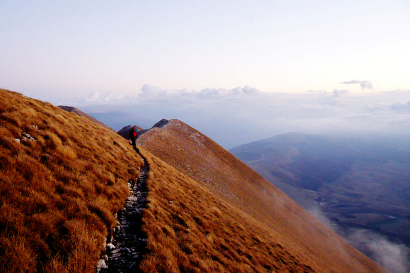 Le creste del Redentore infiammate dalla luce del tramonto